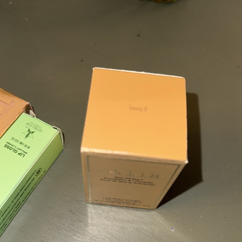 stila honey 8 stay all day foundation and  concealer - Picture 3 of 3